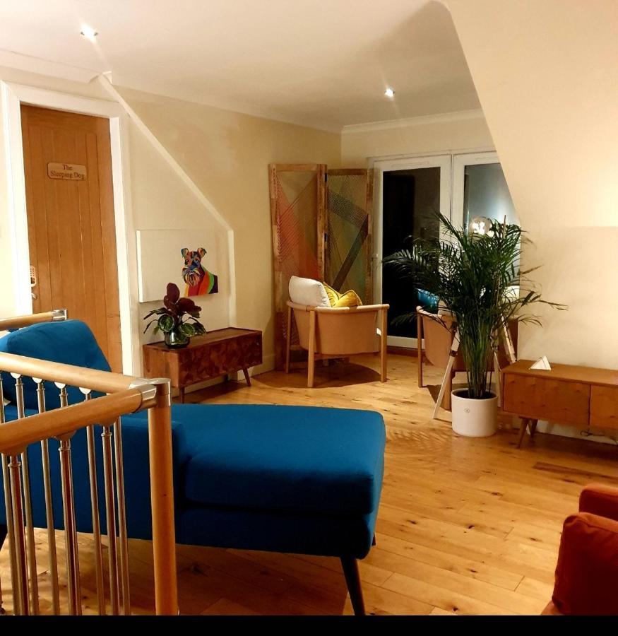 The New Blue Horse Suite At The Grumpy Schnauzer B&B Luxury Private Indoor Hot Tub Breakfast In Bed Airdrie Eksteriør bilde